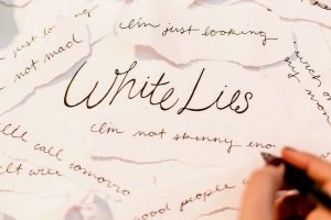 Що таке white lies або біла брехня